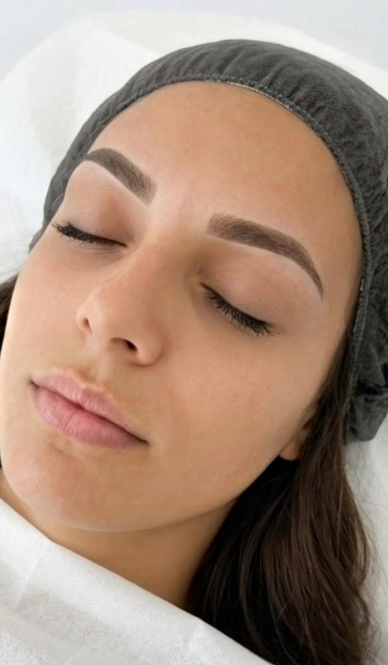 Sopracciglia dopo la dermopigmentazione