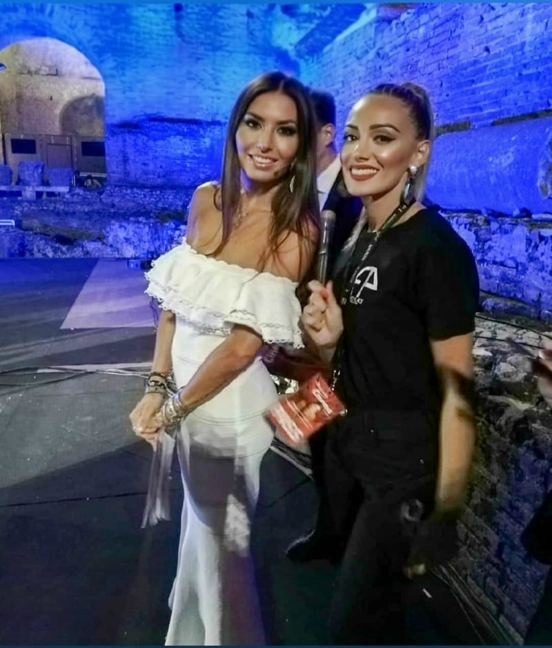 Raffaella Braccolino nel backstage con artisti