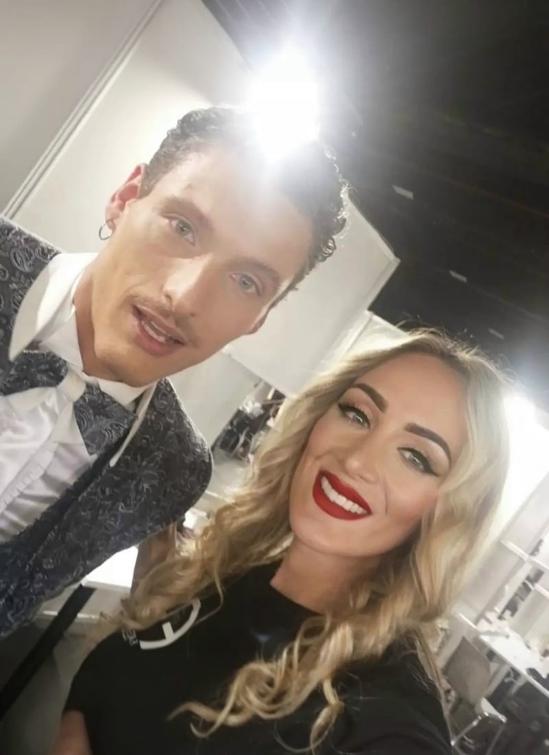 Raffaella Braccolino nel backstage con artisti