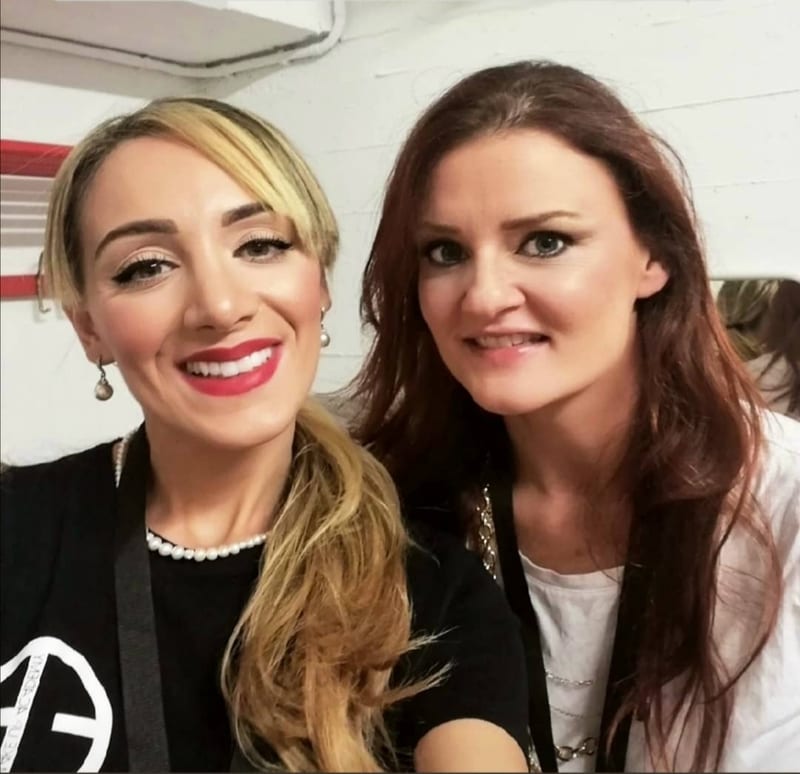 Raffaella Braccolino nel backstage con artisti