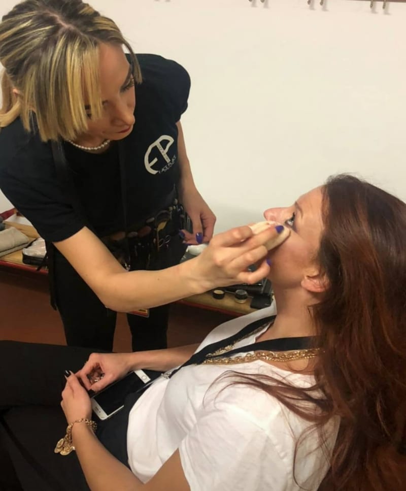 Raffaella Braccolino nel backstage con artisti