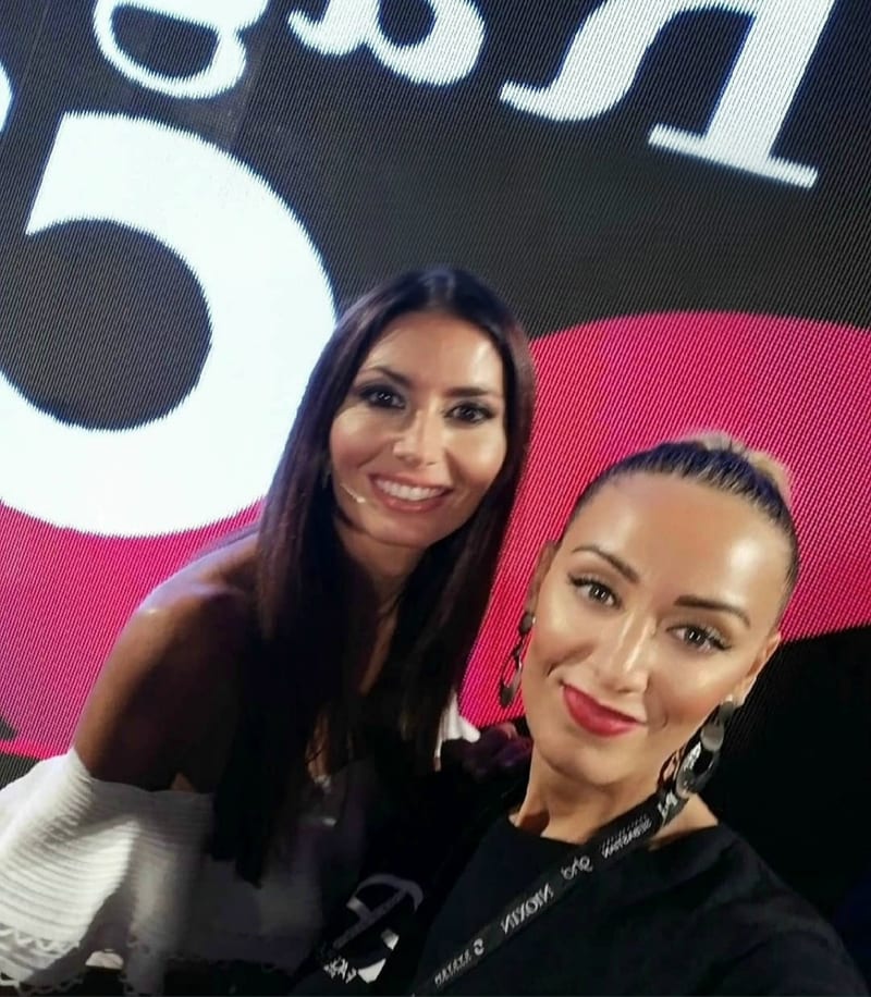 Raffaella Braccolino nel backstage con artisti