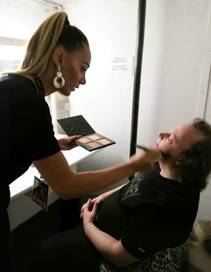 Raffaella Braccolino nel backstage con artisti
